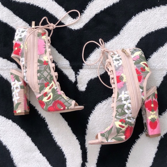 None Shoes - Open Toe Open Heel Floral and Tan Cream Zip Lace Up Heels